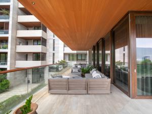 Apartment with Exceptional Space and Privacy