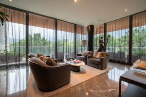 Apartment with Exceptional Space and Privacy