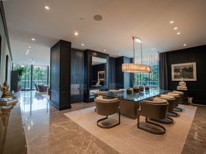 Apartment with Exceptional Space and Privacy