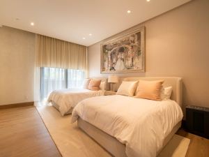 Apartment with Exceptional Space and Privacy
