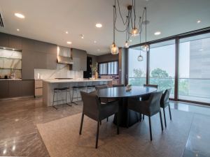 Apartment with Exceptional Space and Privacy