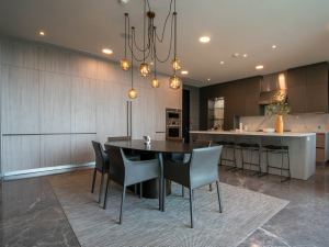 Apartment with Exceptional Space and Privacy