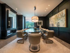 Apartment with Exceptional Space and Privacy