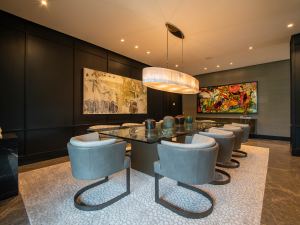 Apartment with Exceptional Space and Privacy