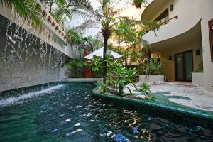 TWO-STORY 3-BEDROOM RESIDENCE IN AN EXCLUSIVE CONDO-HOTEL