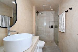 ONE BEDROOM IN THE CARIBBEAN A FEW STEPS FROM THE SEA