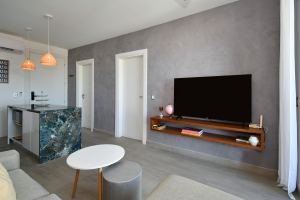 ONE BEDROOM IN THE CARIBBEAN A FEW STEPS FROM THE SEA