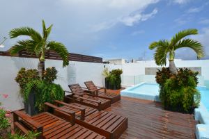 ONE BEDROOM IN THE CARIBBEAN A FEW STEPS FROM THE SEA