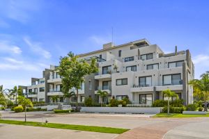 Bengala Boutique 401 | Corner Apartment with tropical views in Los Tigres