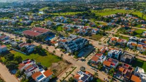 Bengala Boutique 401 | Corner Apartment with tropical views in Los Tigres