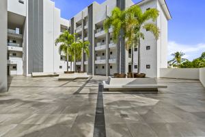 Bengala Boutique 401 | Corner Apartment with tropical views in Los Tigres