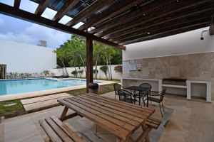 Modern Three-Bedroom Home in Selvanova Coto 3B
