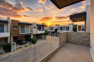 Modern Three-Bedroom Home in Selvanova Coto 3B
