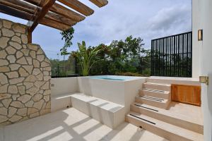 Casa Piedra | 3-Bedroom Townhouse – One Lock-Off