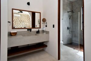 Casa Piedra | 3-Bedroom Townhouse – One Lock-Off