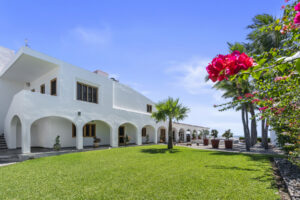 Casa Brisa del Mar | Charming oceanfront home with pool, Punta Pérula