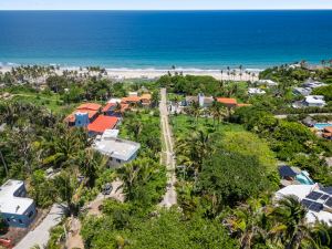 Roca Cascada | Ocean Views Framed by the Jungle, Litibú