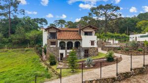 Los Alipuses | Colonial Charm in the Sierra of San Sebastián del Oeste