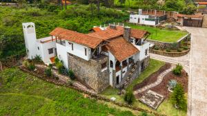 Los Alipuses | Colonial Charm in the Sierra of San Sebastián del Oeste