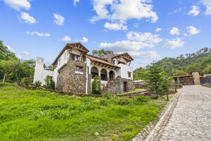 Los Alipuses | Colonial Charm in the Sierra of San Sebastián del Oeste