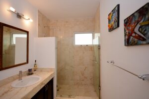 INCREDIBLE THREE-LEVEL APARTMENT WITH TWO BEDROOMS IN AN UNBEATABLE LOCATION