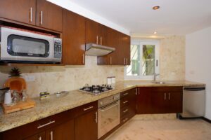 INCREDIBLE THREE-LEVEL APARTMENT WITH TWO BEDROOMS IN AN UNBEATABLE LOCATION