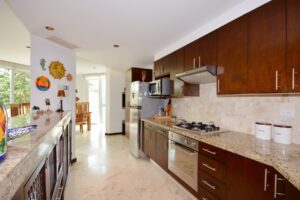 INCREDIBLE THREE-LEVEL APARTMENT WITH TWO BEDROOMS IN AN UNBEATABLE LOCATION
