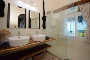 BEACHFRONT VILLA AQUA