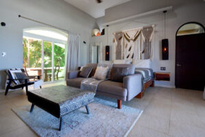 BEACHFRONT VILLA AQUA
