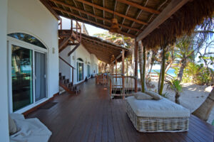 BEACHFRONT VILLA AQUA