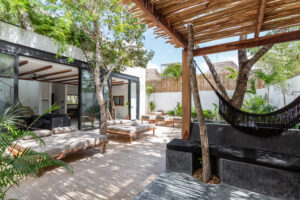 SUCCESSFUL AND SOPHISTICATED VILLA COMPOUND IN TULUM CENTRO