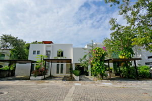 -UNIQUE AND EXCEPTIONAL HOUSE IN A GATED COMMUNITY