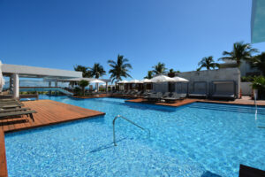 IMPRESSIVE BEACHFRONT PENTHOUSE WITH ICONIC ART