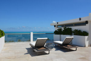 IMPRESSIVE BEACHFRONT PENTHOUSE WITH ICONIC ART