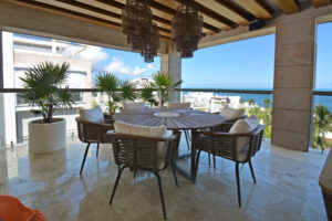 IMPRESSIVE BEACHFRONT PENTHOUSE WITH ICONIC ART