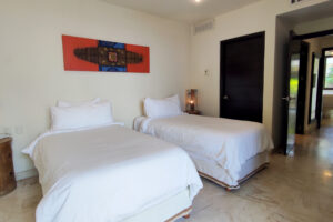 CONDO HOTEL OCEANFRONT PENTHOUSE