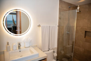 FANTASTIC 2-BEDROOM, 2-BATHROOM BEACHFRONT APARTMENT