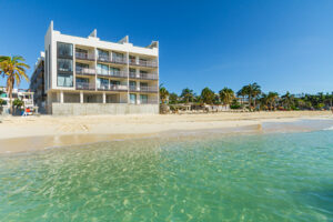 FANTASTIC 2-BEDROOM, 2-BATHROOM BEACHFRONT APARTMENT
