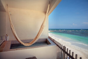 FANTASTIC 2-BEDROOM, 2-BATHROOM BEACHFRONT APARTMENT
