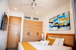 FANTASTIC 2-BEDROOM, 2-BATHROOM BEACHFRONT APARTMENT