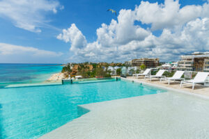 FANTASTIC 2-BEDROOM, 2-BATHROOM BEACHFRONT APARTMENT
