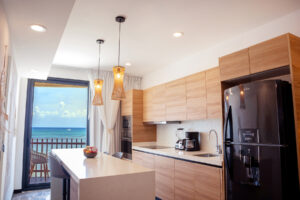 FANTASTIC 2-BEDROOM, 2-BATHROOM BEACHFRONT APARTMENT