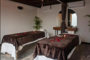 FANTASTIC 2-BEDROOM, 2-BATHROOM BEACHFRONT APARTMENT