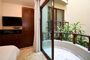 TWO-STORY 3-BEDROOM RESIDENCE IN AN EXCLUSIVE CONDO-HOTEL