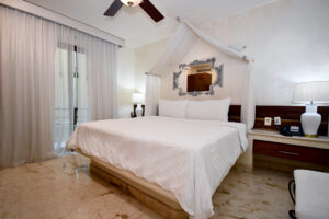 TWO-STORY 3-BEDROOM RESIDENCE IN AN EXCLUSIVE CONDO-HOTEL
