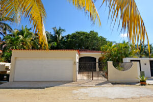 BEACHFRONT CASA PARAISO