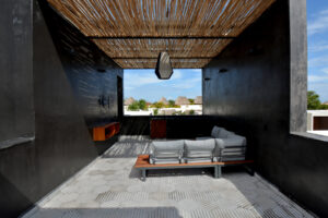 EXCLUSIVE TOWNHOUSE WITH ROOFTOP TERRACE AND DOUBLE POOL