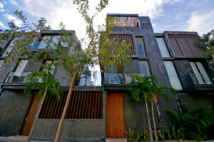 EXCLUSIVE TOWNHOUSE WITH ROOFTOP TERRACE AND DOUBLE POOL