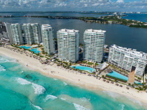 BEACHFRONT APARTMENT WITH THE BEST VIEWS TOWARDS THE SEA AND THE LAGOON, RECENTL