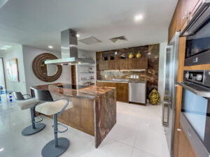 BEACHFRONT APARTMENT WITH THE BEST VIEWS TOWARDS THE SEA AND THE LAGOON, RECENTL